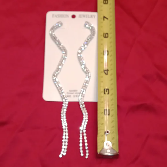 3XHP!! NWT Gorgeous 925 Silver Sparkly Long Curves Earrings! - Picture 7 of 9